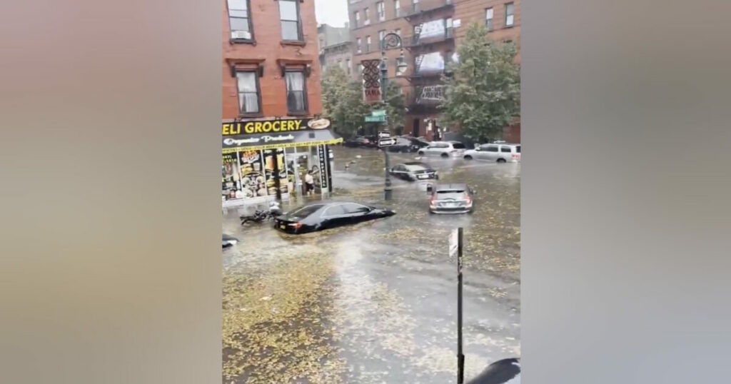 Δύο θάνατοι από πλημμύρες στη Νέα Υόρκη - Χάος στα αεροδρόμια