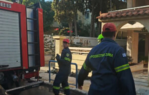 Ηρωική παρέμβαση πυροσβεστών στο Παλαιό Φάληρο: Διάσωση δύο ηλικιωμένων από τη φωτιά