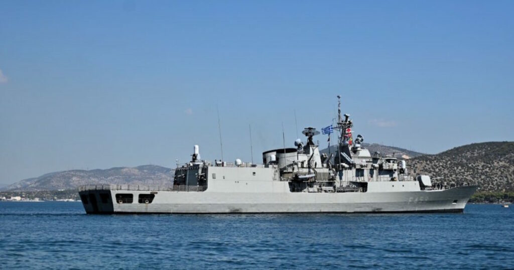 Η φρεγάτα «Σπέτσαι» αναλαμβάνει αποστολή διάσωσης σε φωτιά δεξαμενόπλοιου κοντά στην Υεμένη