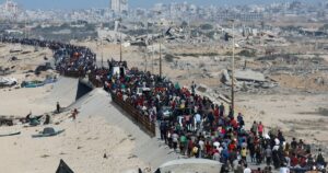 Γάζα: Παλαιστίνιοι επιστρέφουν στα κατεστραμμένα σπίτια τους - Τραμπ για κατάπαυση του πυρός