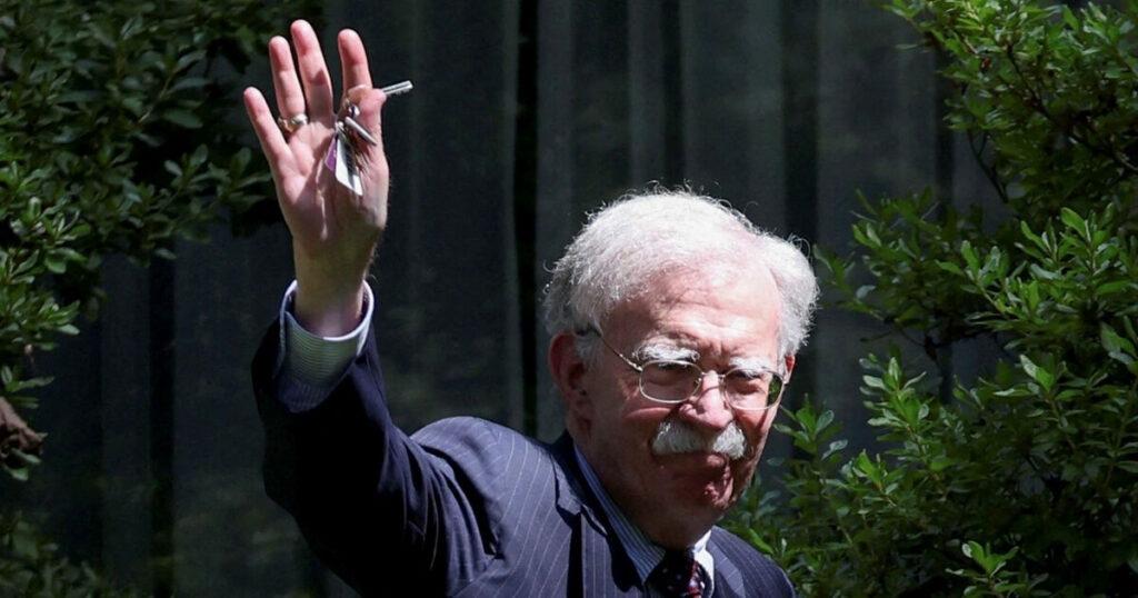 Δίωξη κατά του Τζον Μπόλτον για διαρροή απόρρητων πληροφοριών