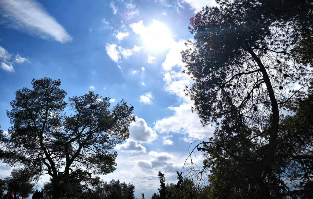 Ηλιόλουστος καιρός με άνοδο της θερμοκρασίας σε όλη τη χώρα