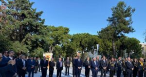 Απόντες Ανδρουλάκης και Φάμελλος από την παρέλαση της 28ης Οκτωβρίου στη Θεσσαλονίκη
