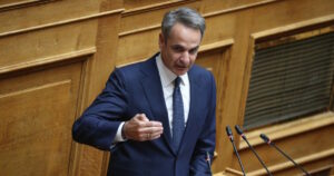 Κυριάκος Μητσοτάκης: Εμμέσες αιχμές κατά Σαμαρά και Καραμανλή για τους «ψευτοπατριώτες του καναπέ»