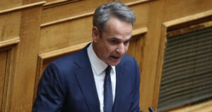 Μητσοτάκης στη Βουλή: «Η πατρίδα στέκεται όρθια και περήφανη»