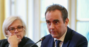 Γαλλία: Ο Σεμπαστιάν Λεκορνί προειδοποιεί για πιθανή διάλυση της κυβέρνησης