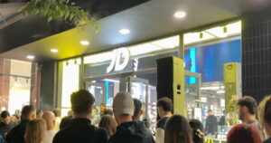 Εντυπωσιακή παρουσία του ΛΕΞ στη Θεσσαλονίκη με ουρές θαυμαστών