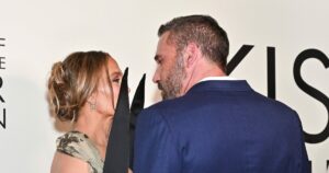 Τζένιφερ Λόπεζ και Μπεν Άφλεκ: Ρομαντική εμφάνιση στην πρεμιέρα της ταινίας τους