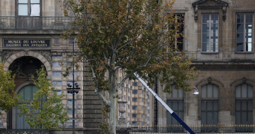 Λούβρο: Οι διαρρήκτες ολοκλήρωσαν την κλοπή σε λιγότερο από 4 λεπτά
