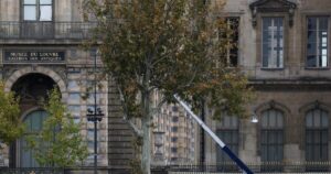 Λούβρο: Οι διαρρήκτες ολοκλήρωσαν την κλοπή σε λιγότερο από 4 λεπτά