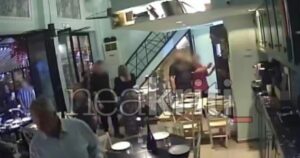 Επίθεση από 50 κουκουλοφόρους κατά του Μάκη Βορίδη στο Ηράκλειο