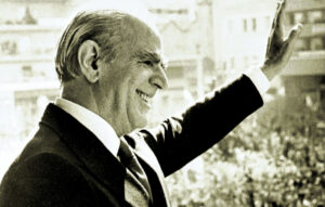 5 Οκτωβρίου: Η ανατροπή που έφερε τον Καραμανλή στην εξουσία