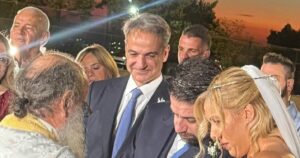 Ο Κυριάκος Μητσοτάκης κουμπάρος στον γάμο της Εβίνας Γιακουμάτου