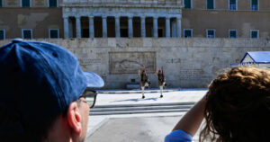 Ψηφίζεται η τροπολογία για τον Άγνωστο Στρατιώτη - Ποινές φυλάκισης έως δύο χρόνια