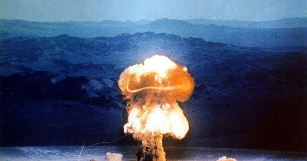 Δοκιμές πυρηνικών όπλων από Τραμπ: Μήνυμα προς Κίνα και Ρωσία