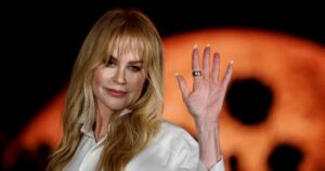 Η Νικόλ Κίντμαν με νέο στυλ στο σόου της Chanel μετά τον χωρισμό της
