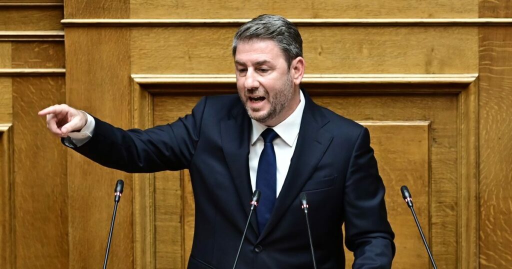 Νίκος Ανδρουλάκης: Σφοδρή κριτική στον Κυριάκο Μητσοτάκη για την τροπολογία στο Μνημείο του Άγνωστου Στρατιώτη