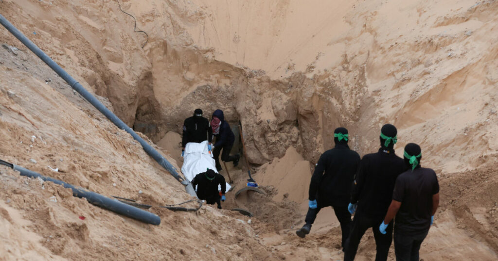 Η Χαμάς αναζητά σορούς με μπουλντόζες για να διατηρήσει την εκεχειρία - Ο Τραμπ διαβεβαιώνει ότι η συμφωνία είναι ασφαλής