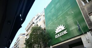 Δυσκολίες στο ΠΑΣΟΚ: Δημοσκοπική πτώση και εσωτερικές αντιπαραθέσεις