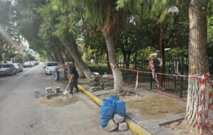 Ανανεώνεται η πλατεία Μακεδονίας με πιο ασφαλή και όμορφα πεζοδρόμια