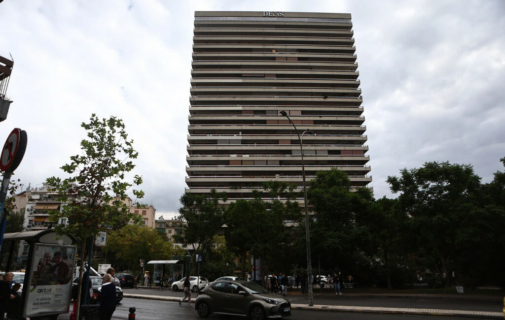 Σοκαριστική πτώση από τον Πύργο Απόλλων στην Λουίζης Ριανκούρ