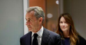 Δεύτερη νύχτα τρόμου για τον Νικολά Σαρκοζί στη φυλακή Λα Σαντέ