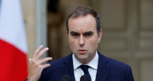 Σεμπαστιάν Λεκορνί: Οι προϋποθέσεις του για την επιστροφή του στο πρωθυπουργικό αξίωμα