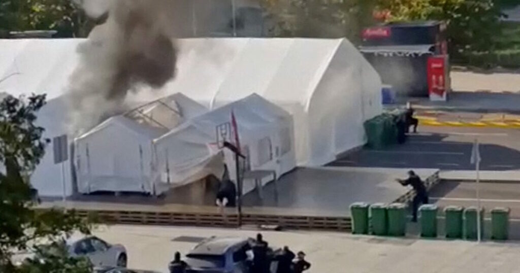 Σερβία: Δράστης πυροβολισμών δήλωσε ότι ήθελε να καταστρέψει τον καταυλισμό υποστηρικτών του Βούτσιτς