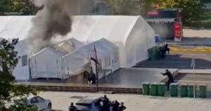 Σερβία: Δράστης πυροβολισμών δήλωσε ότι ήθελε να καταστρέψει τον καταυλισμό υποστηρικτών του Βούτσιτς