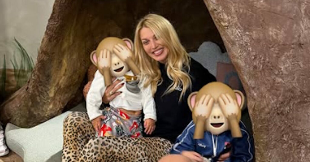 Η Κωνσταντίνα Σπυροπούλου γιορτάζει το Halloween με τους γιους της