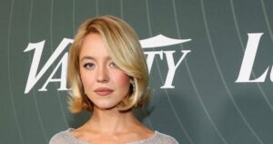 Η Σίντνεϊ Σουίνι εντυπωσιάζει χωρίς σουτιέν σε εκδήλωση στο Λος Άντζελες