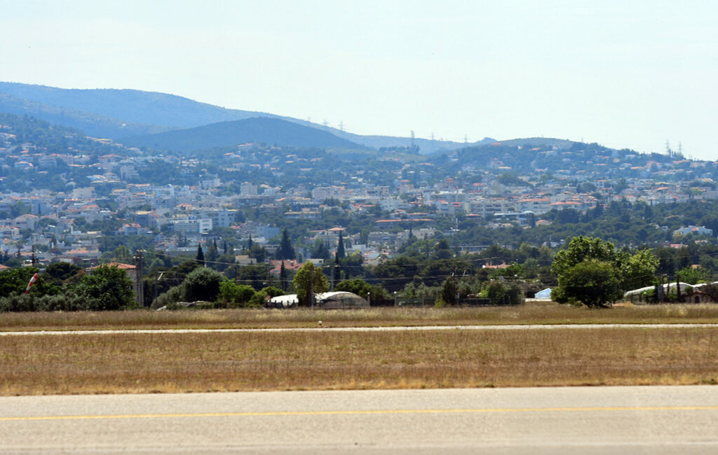 Καταρρεύση εκπαιδευτικού αεροσκάφους στο Τατόι – Δύο τραυματίες