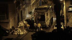 Επίθεση με λιθοβολισμό και αυγά σε απορριμματοφόρο στη Ρόδο
