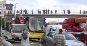 Κωνσταντινούπολη: Τραγικό τροχαίο με λεωφορείο - Μία γυναίκα νεκρή και τέσσερις τραυματίες