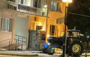 Αγρότης διαμαρτυρήθηκε με τρακτέρ στο ΑΤ Πτολεμαΐδας – Βρέθηκε θετικός σε αλκοτέστ