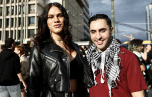 Trans Pride: Μια μοναδική πορεία στην Αθήνα με χρώματα και δυναμικά μηνύματα