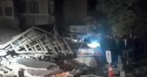 Ισχυρός σεισμός 6,1 Ρίχτερ στην Τουρκία: Σημαντικές ζημιές και πανικός