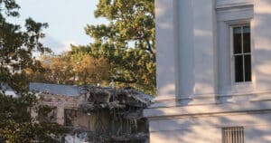 Ο Τραμπ ανακοινώνει την ανέγερση νέας αίθουσας χορού στον Λευκό Οίκο