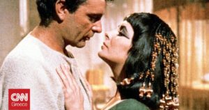 Η Ελίζαμπεθ Τέιλορ υπερασπίζεται τον Ρίτσαρντ Μπάρτον με πάθος