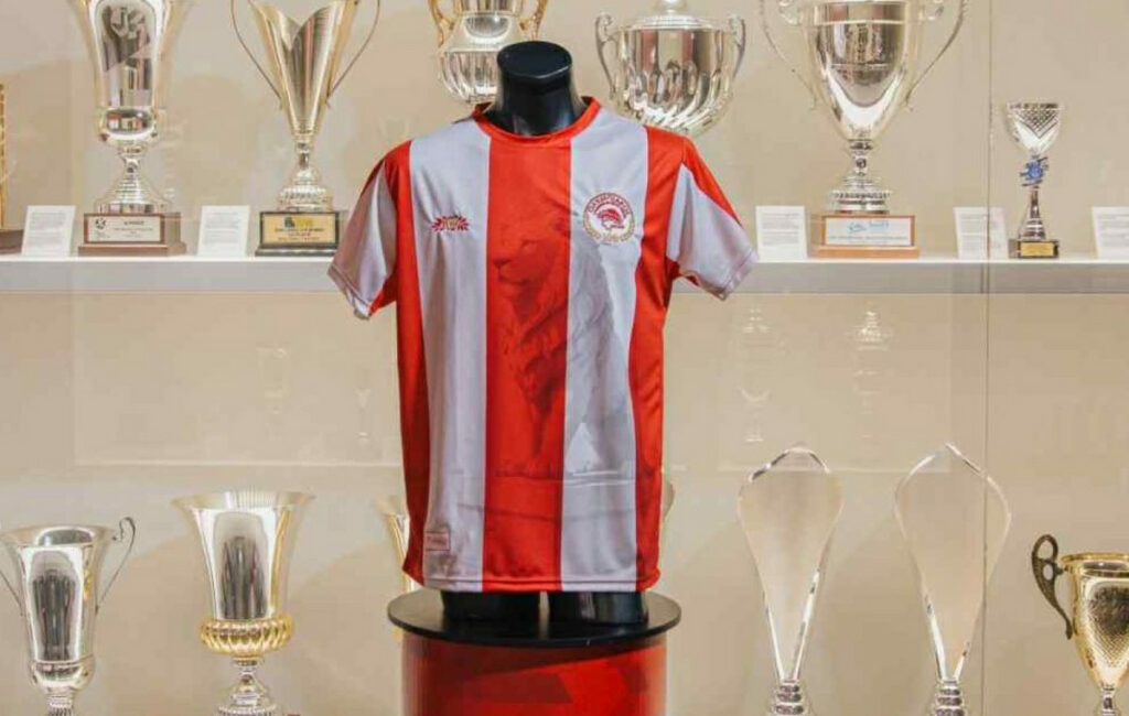 Ο Ερασιτέχνης Ολυμπιακός παρουσίασε την επετειακή φανέλα των 100 χρόνων