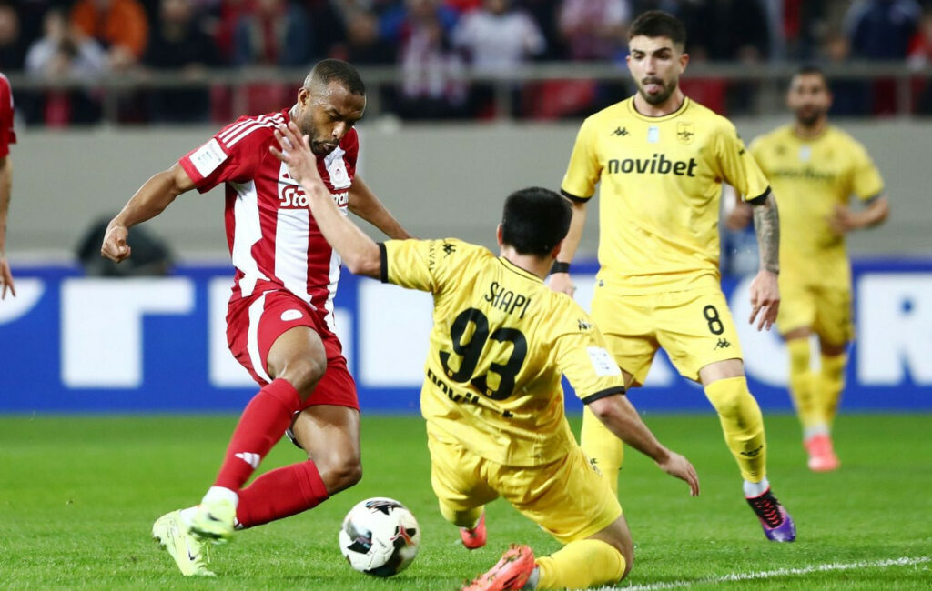 Super League: Κλειστές στροφές για Ολυμπιακό και Παναθηναϊκό