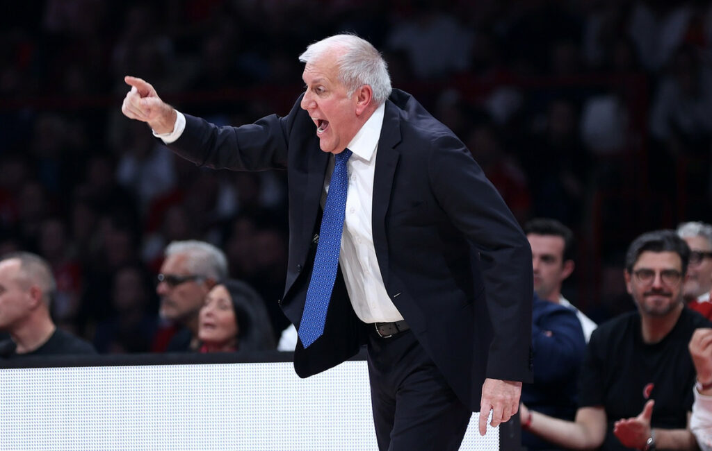 Ο Ομπράντοβιτς ξέσπασε κατά των παικτών του: «Μπήκα στα αποδυτήρια και ήταν όλοι στα κινητά τους»