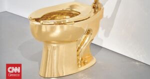 Αποκαλύφθηκε ο αγοραστής της χρυσής τουαλέτας των 12 εκατομμυρίων δολαρίων