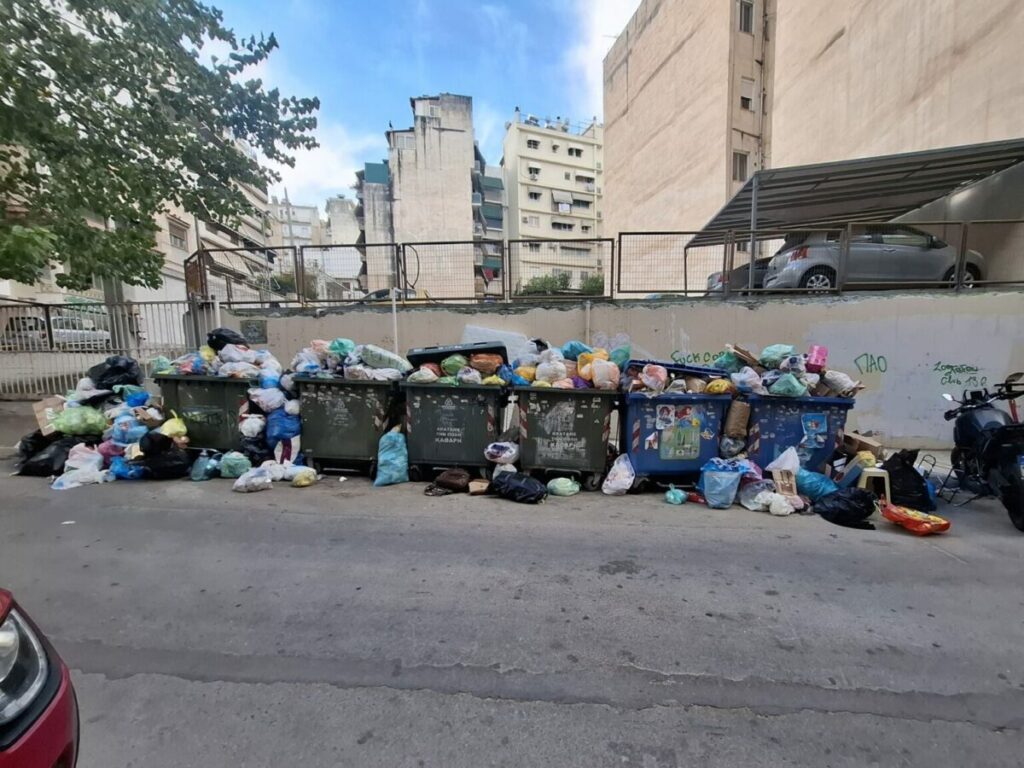 Δ. Ζωγράφου: Χαοτική κατάσταση με τα σκουπίδια και αντιδράσεις εργαζομένων
