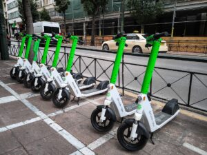 Διαμάχη Δούκα και Μιχαηλίδου για τα ηλεκτρικά πατίνια στην Αθήνα