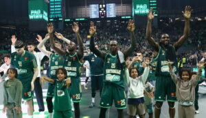 Θερμή υποδοχή του Παναθηναϊκού στη Μύκονο