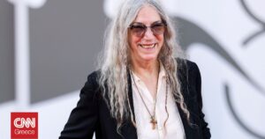 Η Πάτι Σμιθ αποκαλύπτει την αλήθεια για τον βιολογικό της πατέρα