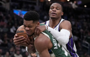 Η viral ιστορία πίσω από το μαυρισμένο μάτι του Γιάννη Αντετοκούνμπο