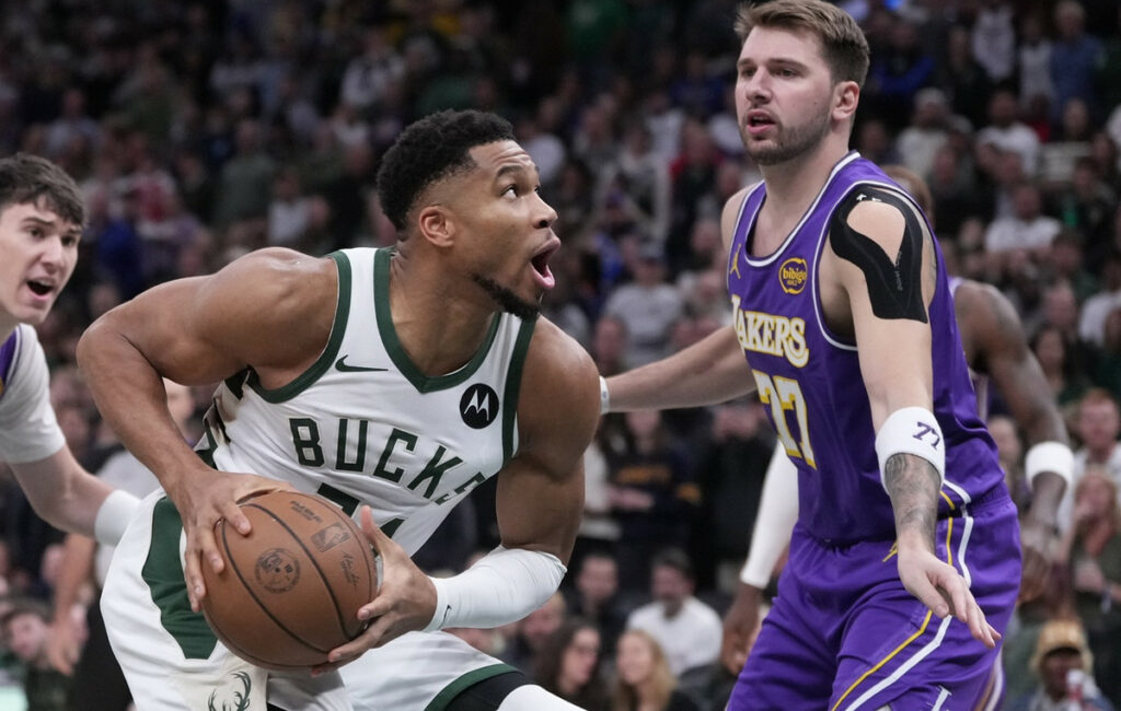 Εντυπωσιακοί Λέικερς στο Μιλγουόκι – Δεν ήταν αρκετοί οι 32 πόντοι του Αντετοκούνμπο