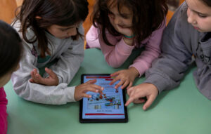 COSMOTE TELEKOM: Νέα εποχή συνδεσιμότητας για δυσπρόσιτα σχολεία